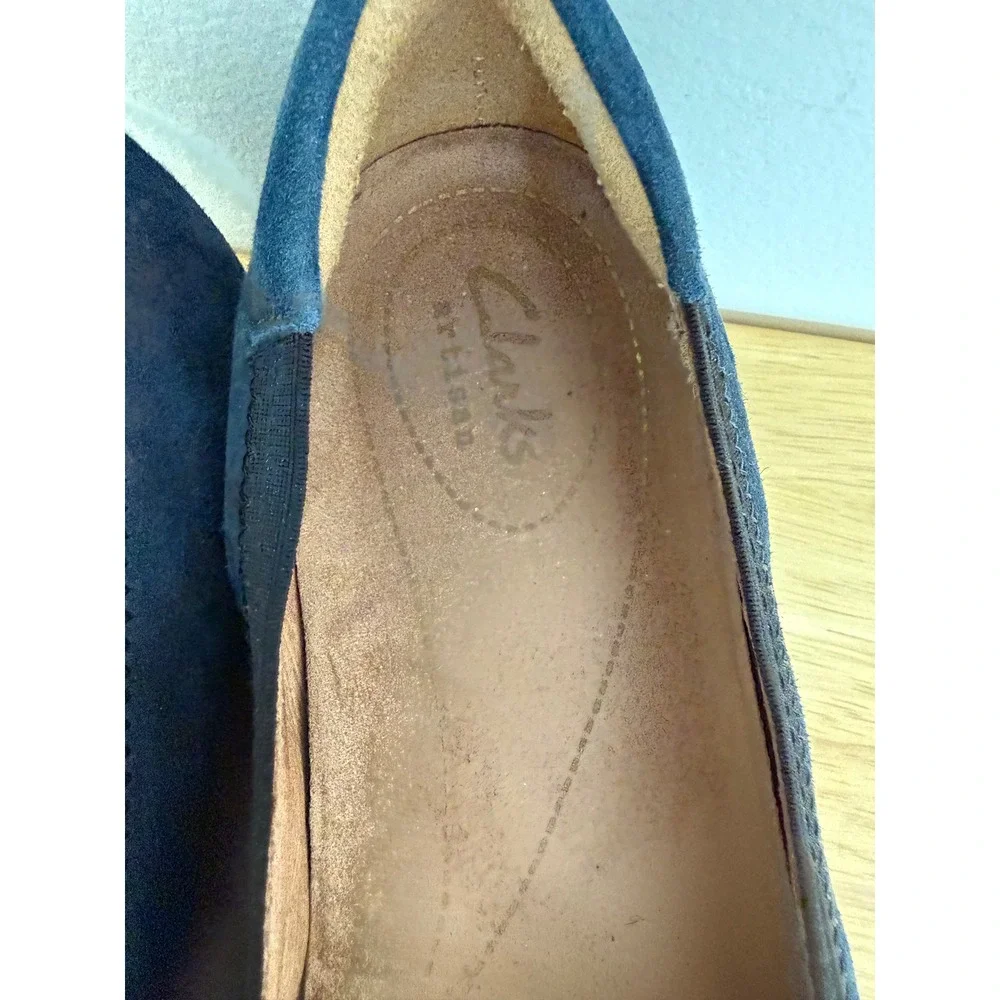 Clarks Artisan Daelyn Hill Navy Nubuck Suede Slip On Shoes Women's Size 9.5